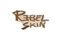 Dřevěná brož logo "REBEL SKIN"